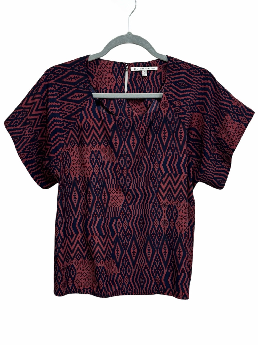 Collective Concepts Geo Tribal Print Short Sleeve Top in Burgundy & Navy